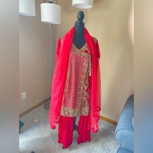 Pretty outfit for party wear.